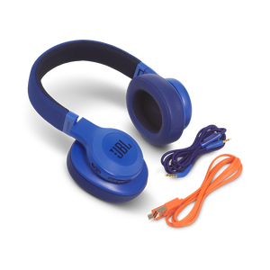 JBL E55BT - Blue - Wireless over-ear headphones - Detailshot 5