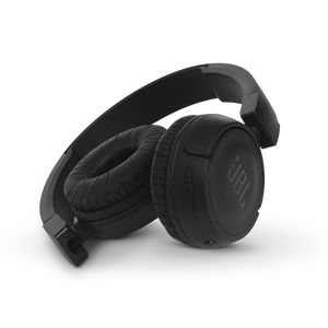 JBL T460BT - Black - Wireless on-ear headphones - Detailshot 1