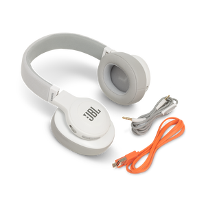 JBL E55BT - White - Wireless over-ear headphones - Detailshot 5