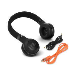 JBL E45BT - Black - Wireless on-ear headphones - Detailshot 4