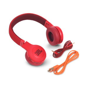 JBL E45BT - Red - Wireless on-ear headphones - Detailshot 4