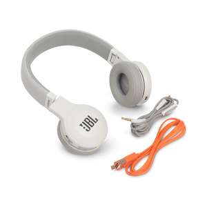 JBL E45BT - White - Wireless on-ear headphones - Detailshot 4