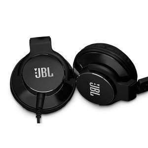 JBL Bassline - Black - DJ Style Over-Ear Headphones - Detailshot 2