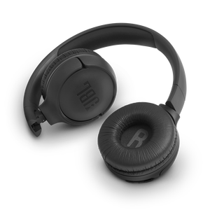 JBL Tune 560BT - Black - Wireless on-ear headphones - Detailshot 1