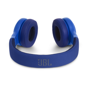 JBL E45BT - Blue - Wireless on-ear headphones - Detailshot 3