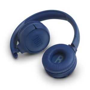 JBL Tune 500BT - Blue - Wireless on-ear headphones - Detailshot 1