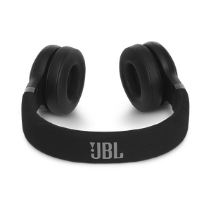 JBL E45BT - Black - Wireless on-ear headphones - Detailshot 3